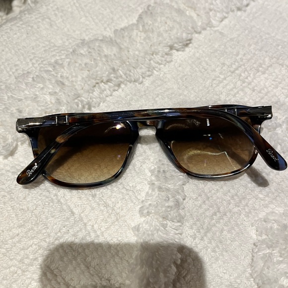 PERSOL PO 3019S Sunglasses 944/51 Blue Striped Horn - Picture 2 of 8